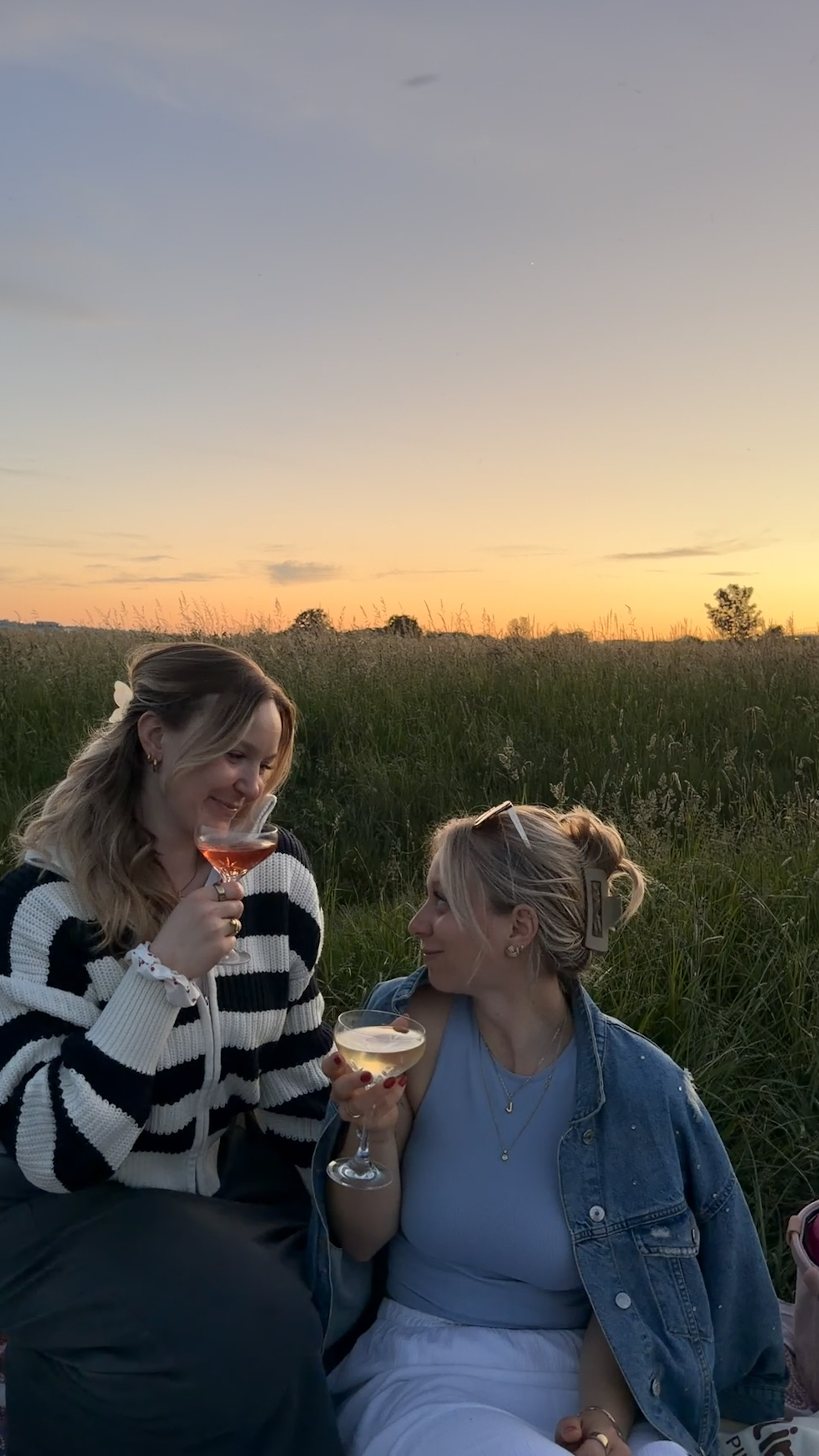 Kathi und Tine vom The BEELATES Club